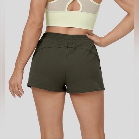 HALARA Mid Rise Elastic Waistband Button Side Pocket Casual Shorts 1.5'' - Picture 2 of 10